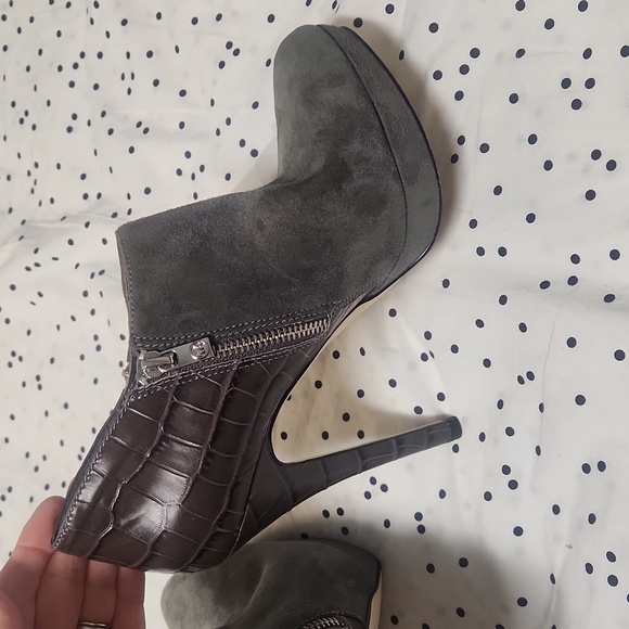Michael Kors high heel booties, size 9 - Picture 5 of 8